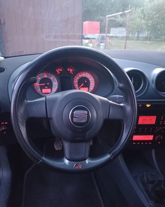 Seat Ibiza cena 9900 przebieg: 223000, rok produkcji 2006 z Iłża małe 56